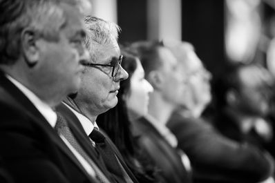 Am 6. Dezember 2017 fand der Innovation in Politics Awards 2017 im Rathaus statt. Im Bild Sozialminister Alois St&ouml;ger (2.v.l.).